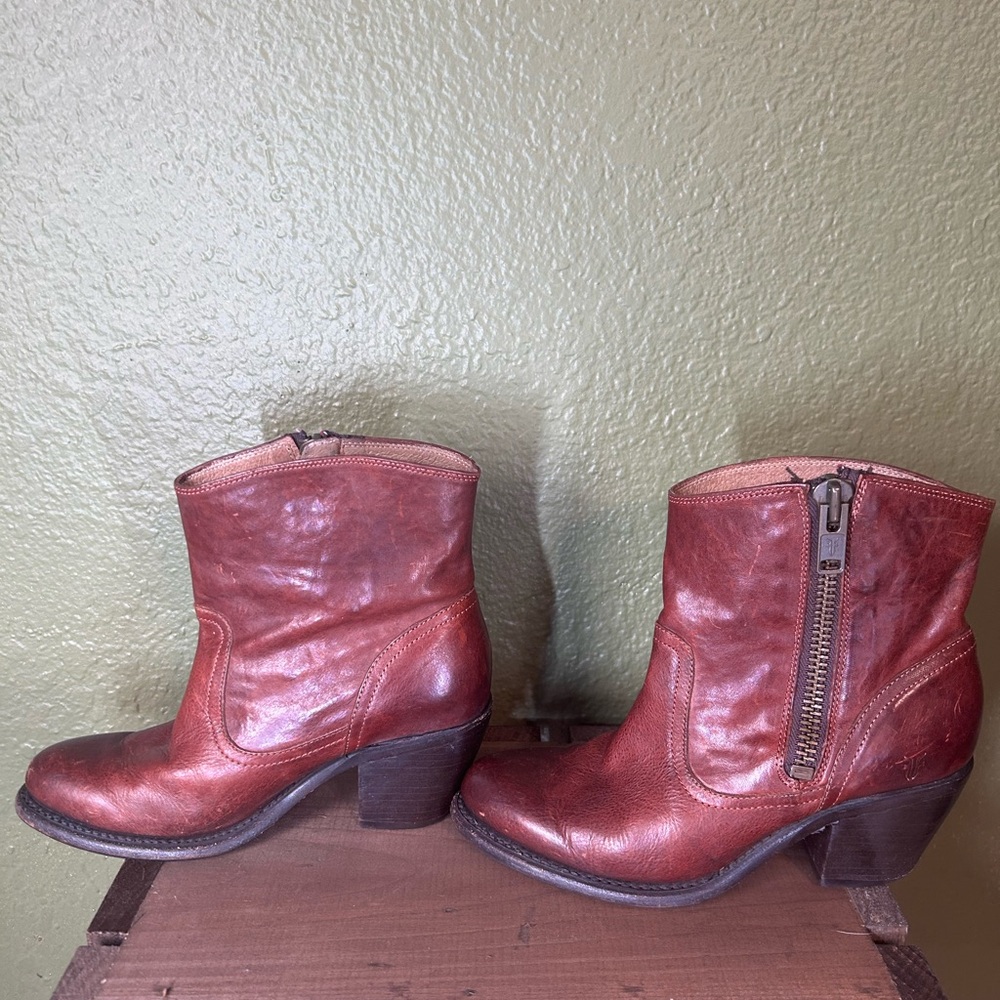 Frye Brown leather Ankle Boots Vintage Western Style Size 7 Zip closure cowgirl - Picture 6 of 10